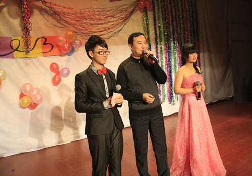 王院长给同学们致辞